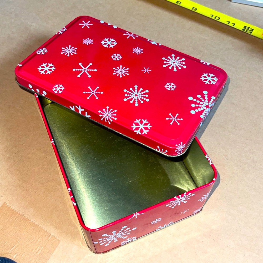 Christmas winter storage tin